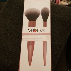 BNIB Moda Brush Duo